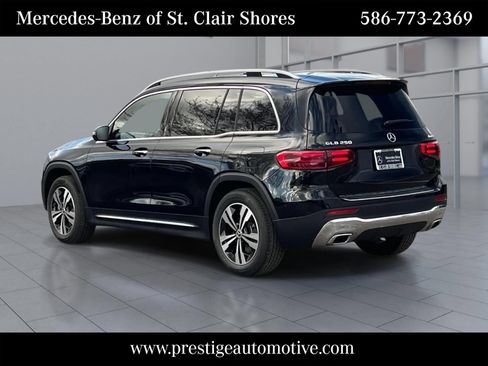 Used 2026 Mercedes-Benz GLB 250 4MATIC image 3
