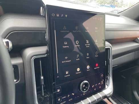 Used 2025 GMC Yukon Denali AWD/4WD image 19