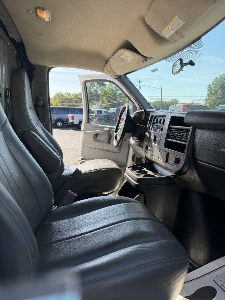 Used 2015 Chevrolet Express 2500 RWD image 11
