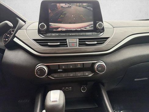 Used 2024 Nissan Altima 2.5 SV FWD image 19
