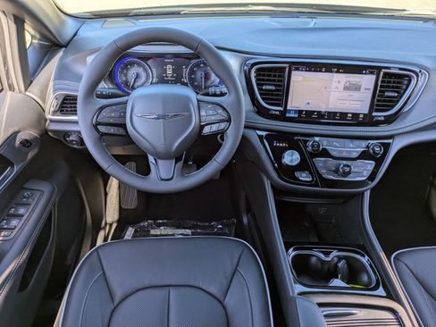 New 2026 Chrysler Pacifica Limited w/ S Appearance Package FWD image 16