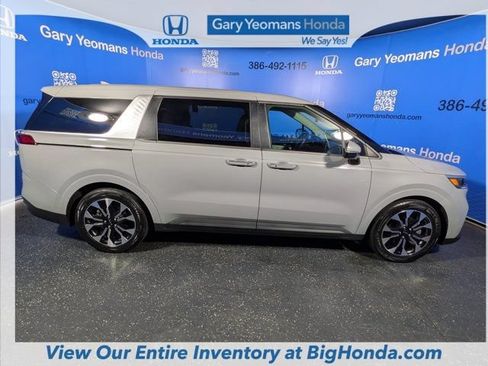 Used 2024 Kia Carnival EX FWD image 5