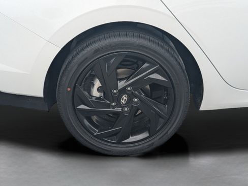 New 2026 Hyundai Elantra SEL Sport FWD image 14