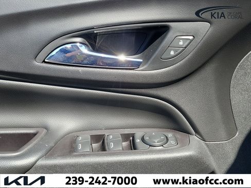 Used 2020 Chevrolet Equinox LT FWD image 19