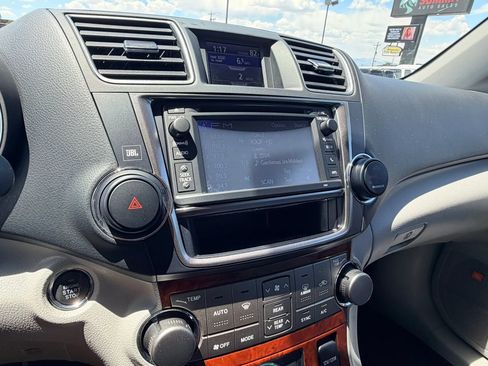 Used 2013 Toyota Highlander Limited AWD/4WD image 17