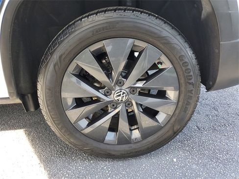 Certified 2022 Volkswagen Taos S image 7
