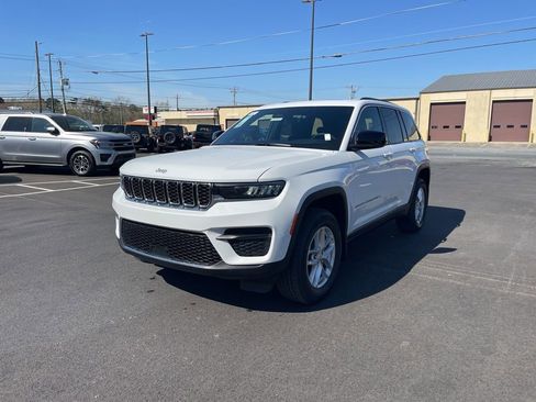 New 2026 Jeep Grand Cherokee Laredo image 3