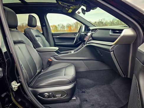 New 2025 Jeep Grand Cherokee Limited image 46