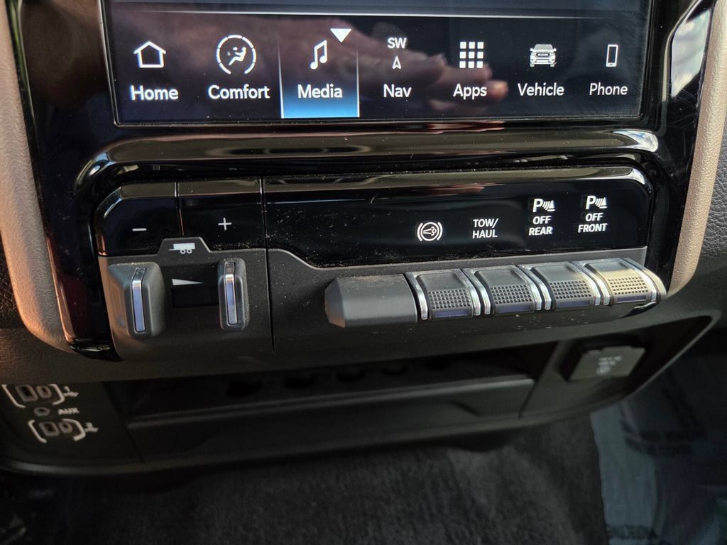 Used 2024 RAM 3500 Laramie AWD/4WD image 26