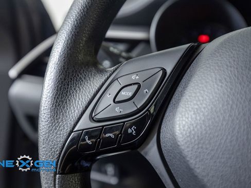 Used 2021 Toyota C-HR LE FWD image 14