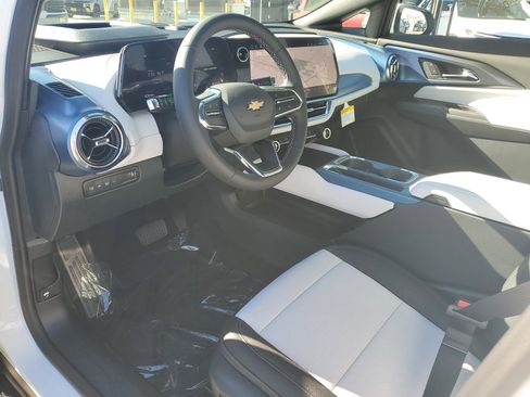 New 2026 Chevrolet Equinox EV LT image 18