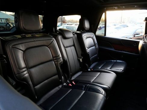 Used 2019 Lincoln Navigator Select image 23