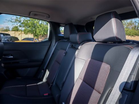 Used 2025 Nissan Kicks SR image 24