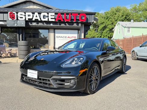 Used 2023 Porsche Panamera 4 Platinum Edition AWD/4WD image 2