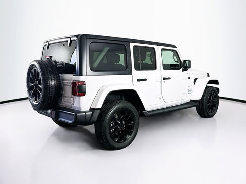 Used 2023 Jeep Wrangler Unlimited Sahara w/ Cold Weather Group AWD/4WD image 9