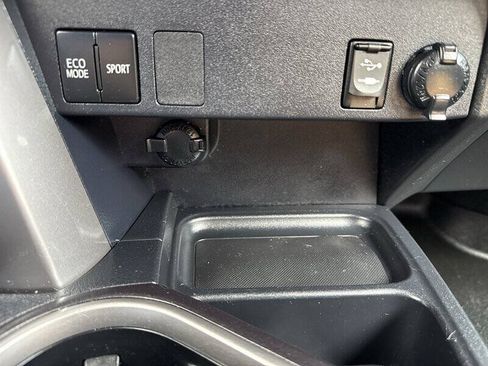 Used 2017 Toyota RAV4 LE w/ All Weather Liner Package FWD image 29
