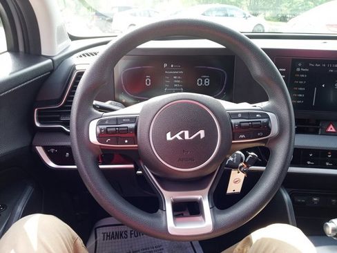 Used 2025 Kia Sportage LX image 19