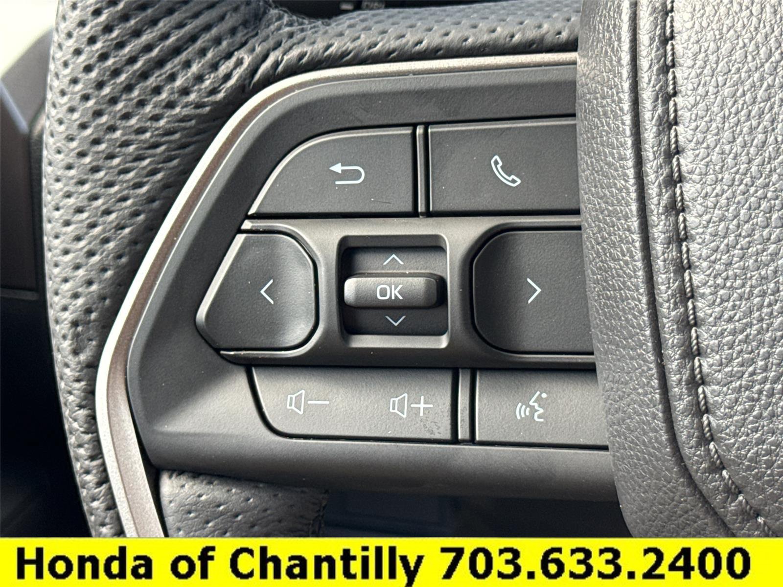 Used 2026 Toyota Tacoma TRD Sport w/ TRD Sport Premium Package AWD/4WD image 8