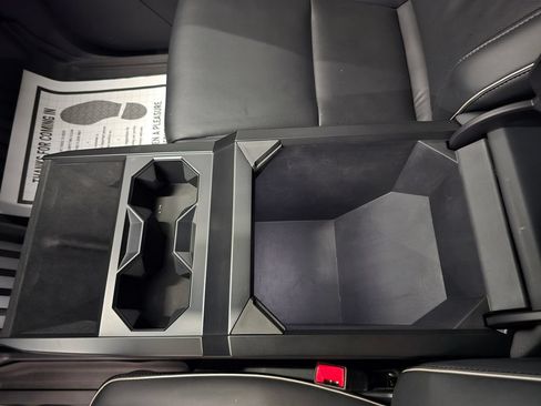 Used 2024 Tesla Cybertruck Cyberbeast AWD/4WD image 28