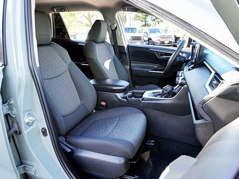 Used 2021 Toyota RAV4 XLE image 12