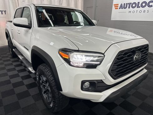 Used 2023 Toyota Tacoma TRD Off-Road w/ Black Out Package (TMS) image 2