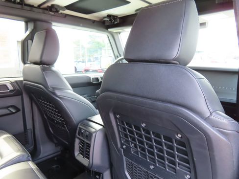 Used 2025 Ford Bronco Badlands image 38