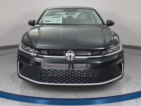 New 2026 Volkswagen Jetta SE image 2