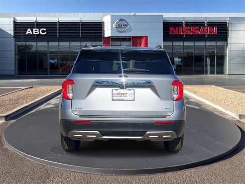 Used 2023 Ford Explorer XLT w/ Equipment Group 202A image 6