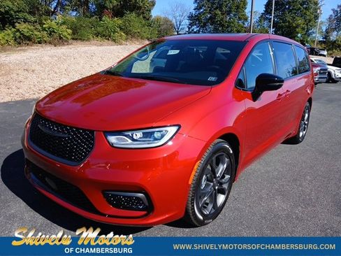 New 2026 Chrysler Pacifica Select image 1