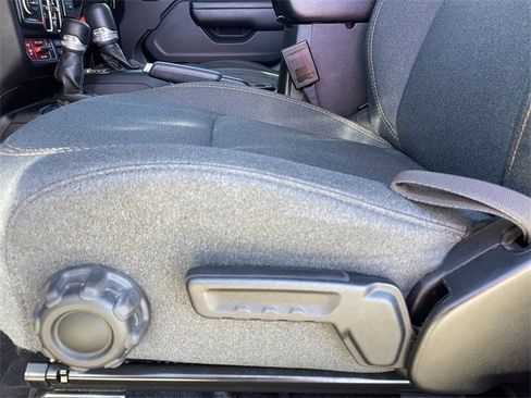 Used 2024 Jeep Wrangler Unlimited image 28