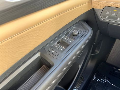 New 2026 Volkswagen Atlas Cross Sport SE image 23