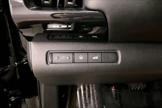 Used 2025 Nissan Pathfinder SV FWD image 36