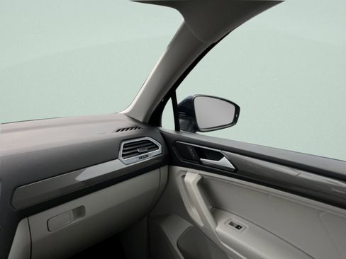 Used 2022 Volkswagen Tiguan SE image 29