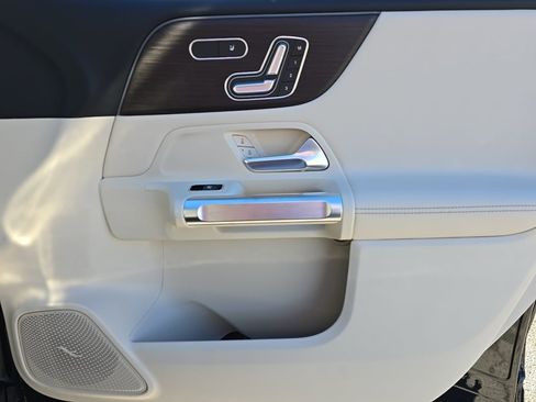 New 2026 Mercedes-Benz GLB 250 4MATIC image 35