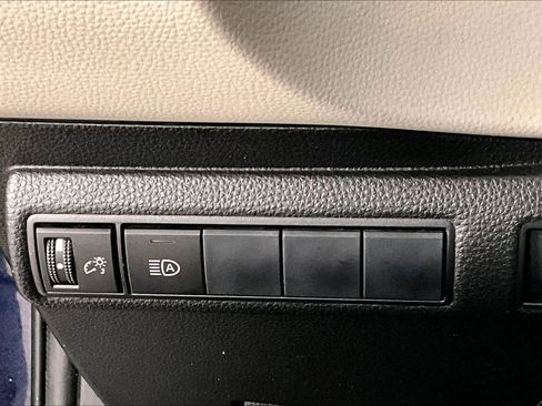 Used 2020 Toyota Corolla LE image 25