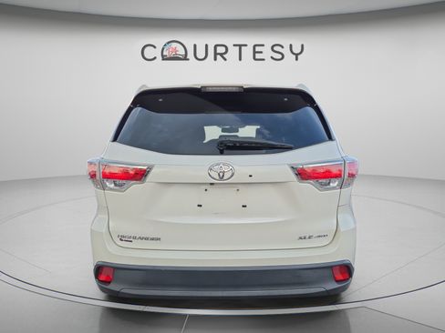Used 2015 Toyota Highlander XLE AWD/4WD image 3
