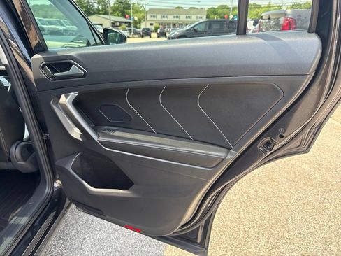 Used 2022 Volkswagen Tiguan SE w/ Panoramic Sunroof Package AWD/4WD image 28