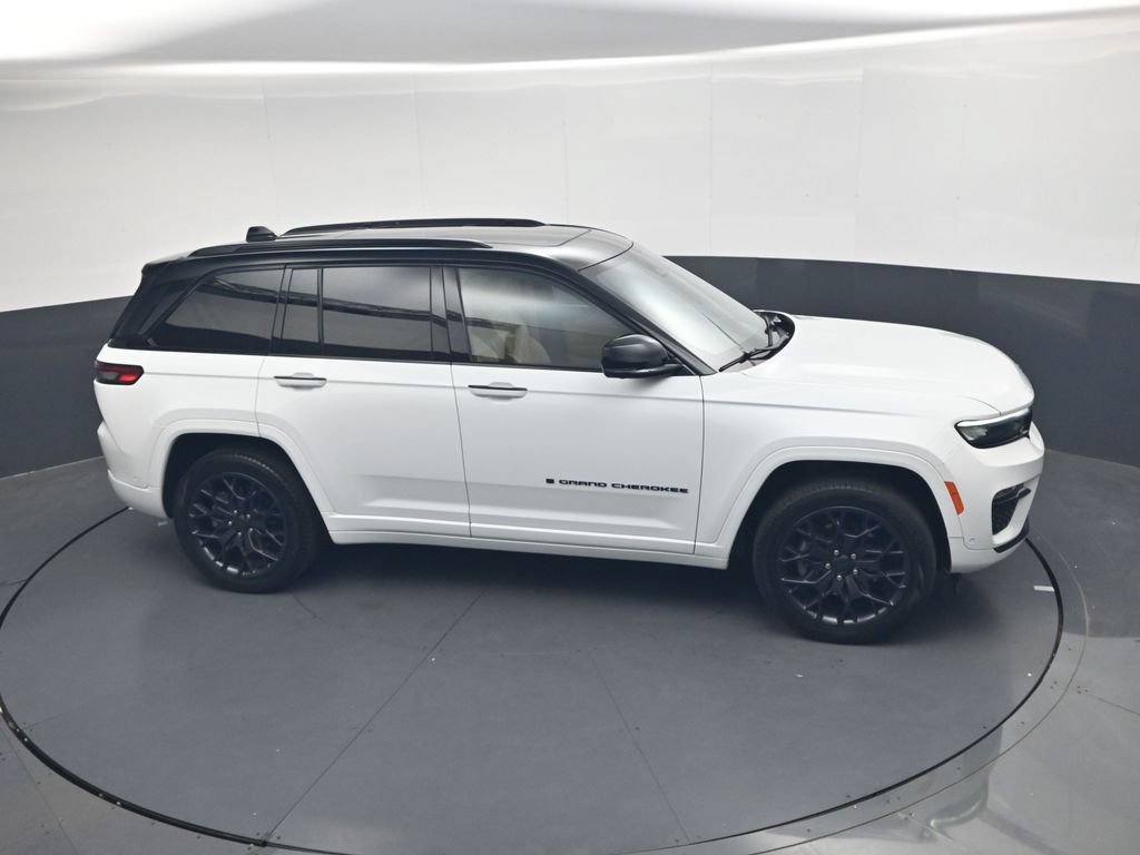 Used 2023 Jeep Grand Cherokee Summit AWD/4WD image 36