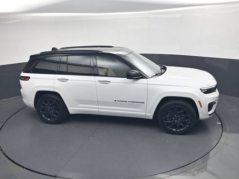 Used 2023 Jeep Grand Cherokee Summit AWD/4WD image 36