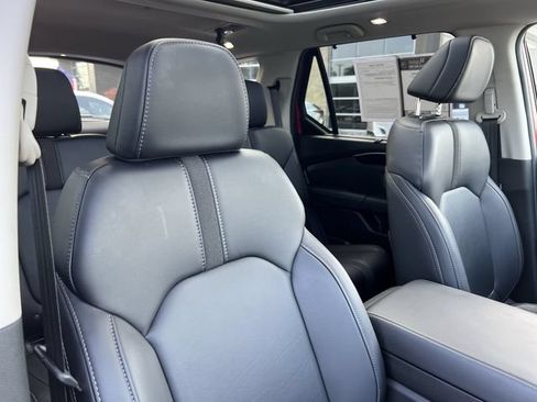 Used 2025 Honda Pilot Touring image 24