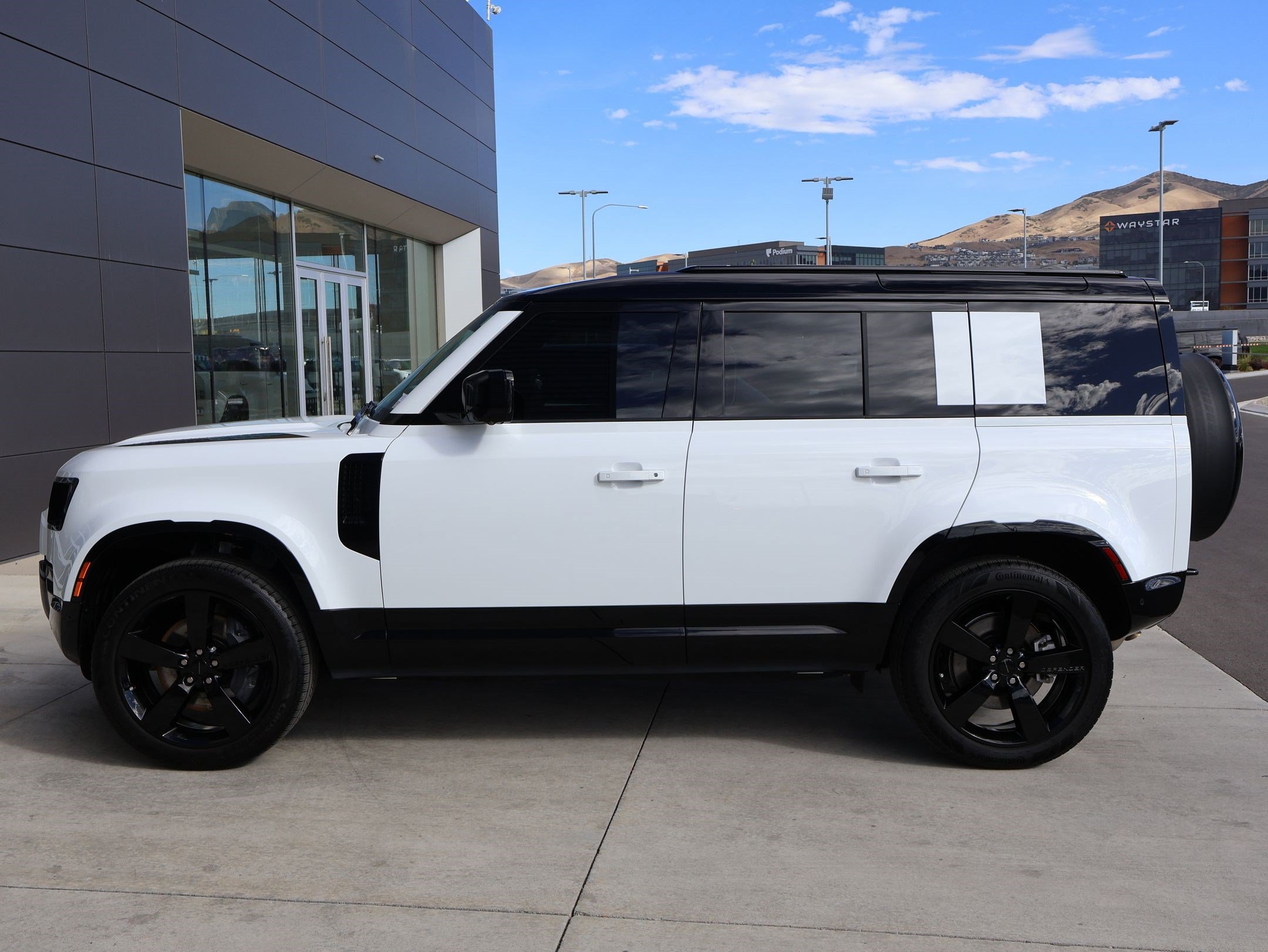 Used 2026 Land Rover Defender 110 X-Dynamic SE AWD/4WD image 11
