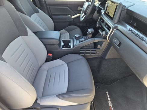 Certified 2025 Toyota Tacoma TRD Off-Road image 15