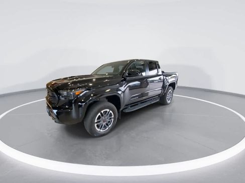 Certified 2024 Toyota Tacoma TRD Sport AWD/4WD image 4