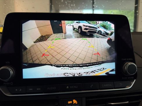 Used 2025 Nissan Altima 2.5 SV FWD image 16