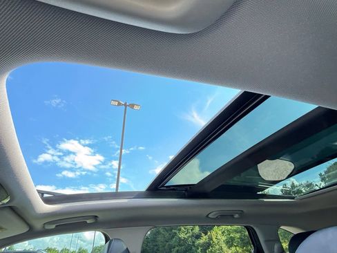 Used 2025 Kia Sorento S w/ Panoramic Sunroof Package FWD image 10