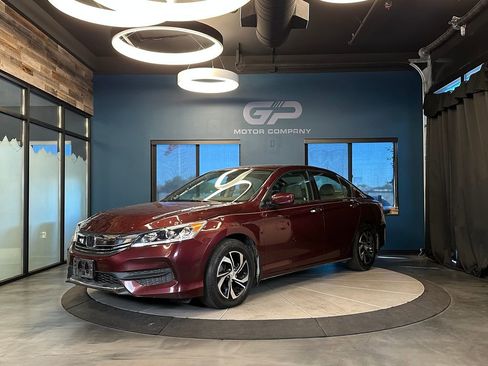 Used 2017 Honda Accord LX image 7