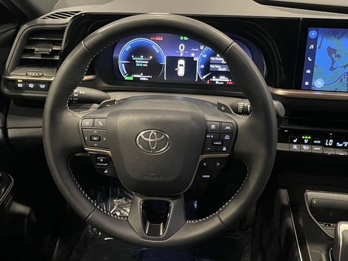 Used 2025 Toyota Crown Signia AWD/4WD image 19