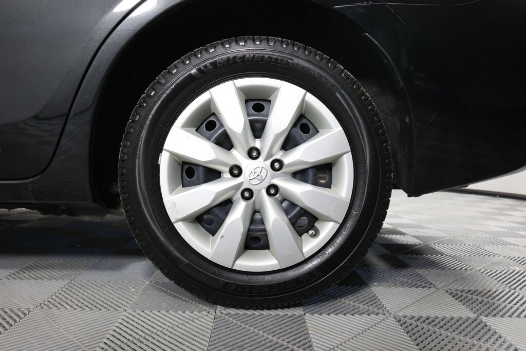 Used 2014 Toyota Corolla LE FWD image 8