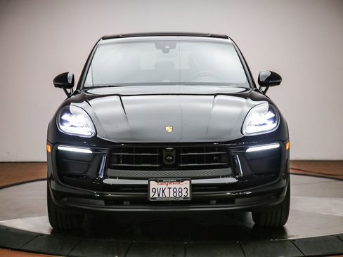 Certified 2025 Porsche Macan AWD/4WD image 10