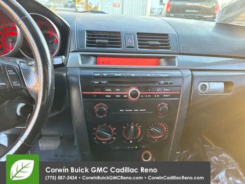 Used 2005 MAZDA MAZDA3 s w/ Moonroof & 6-CD Pkg image 20